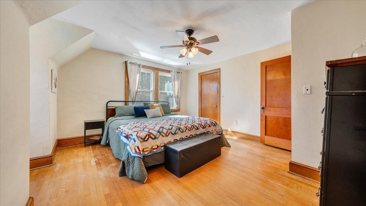 53 Angell LN