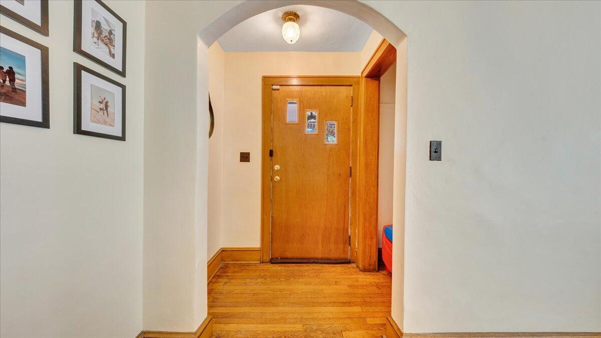 53 Angell LN