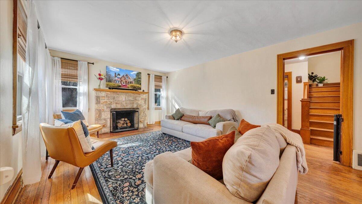53 Angell LN