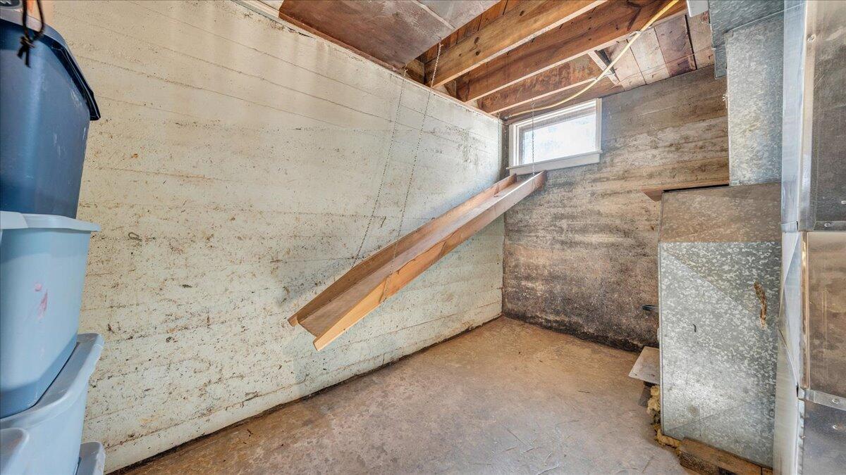 53 Angell LN