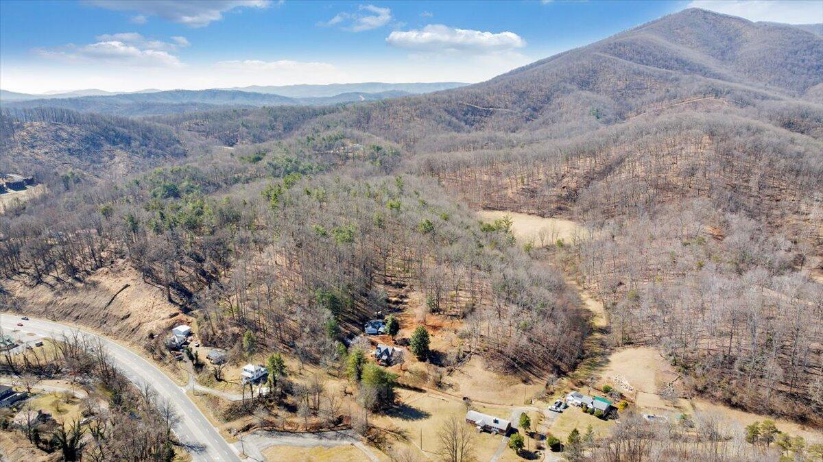 53 Angell LN