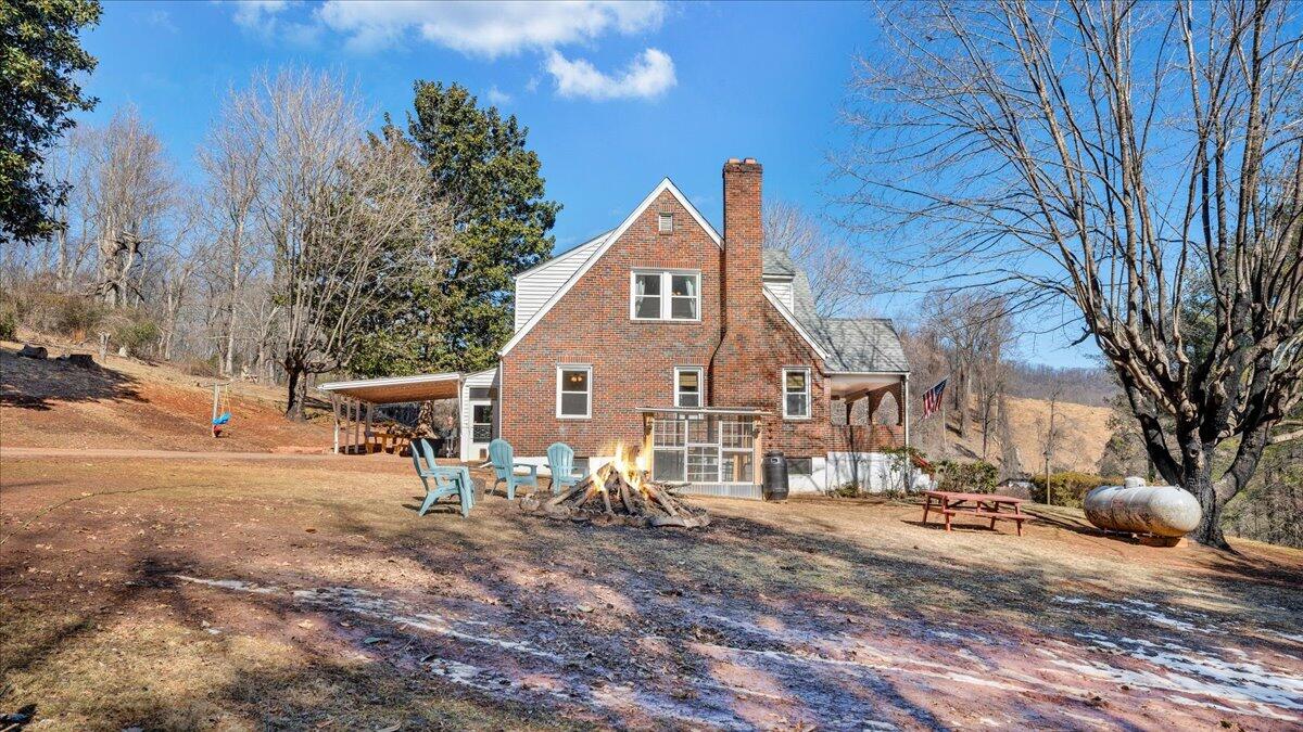 53 Angell LN