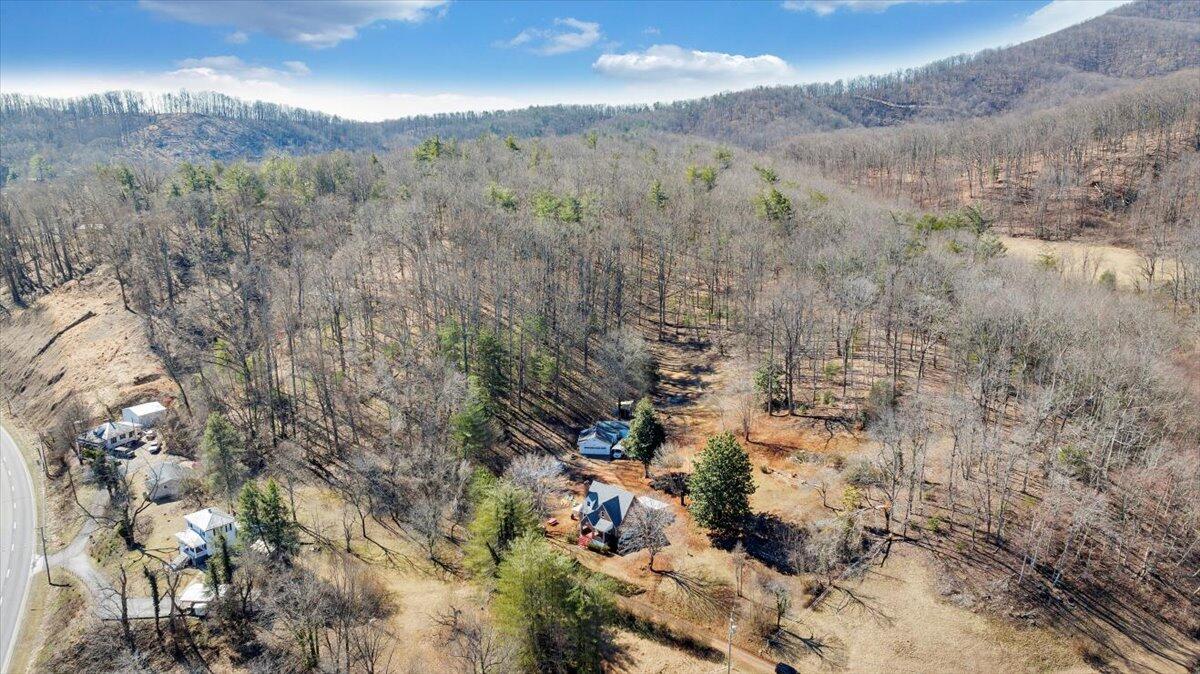 53 Angell LN