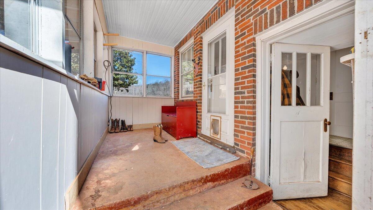 53 Angell LN