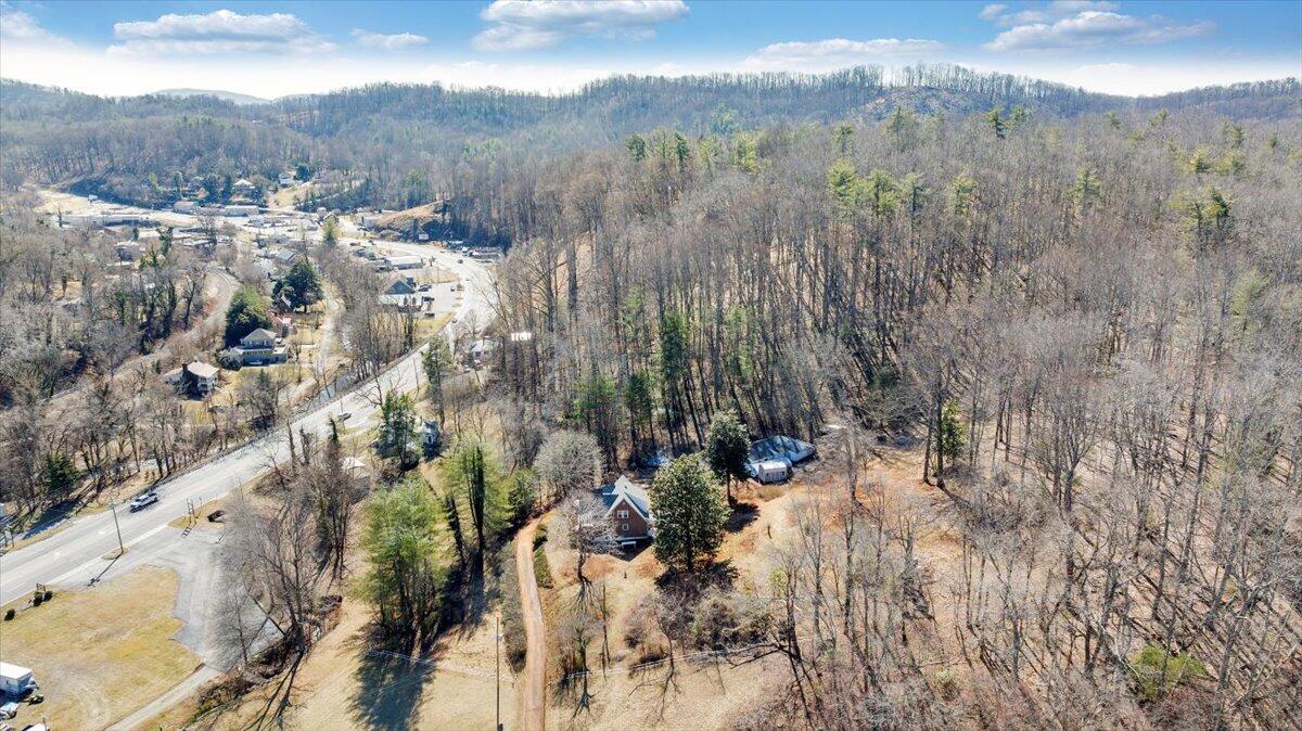 53 Angell LN