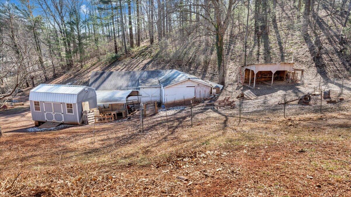 53 Angell LN