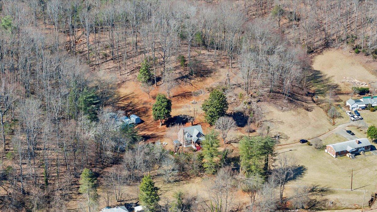 53 Angell LN
