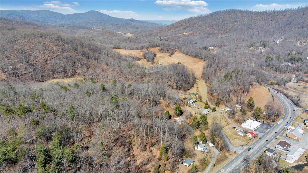 53 Angell LN