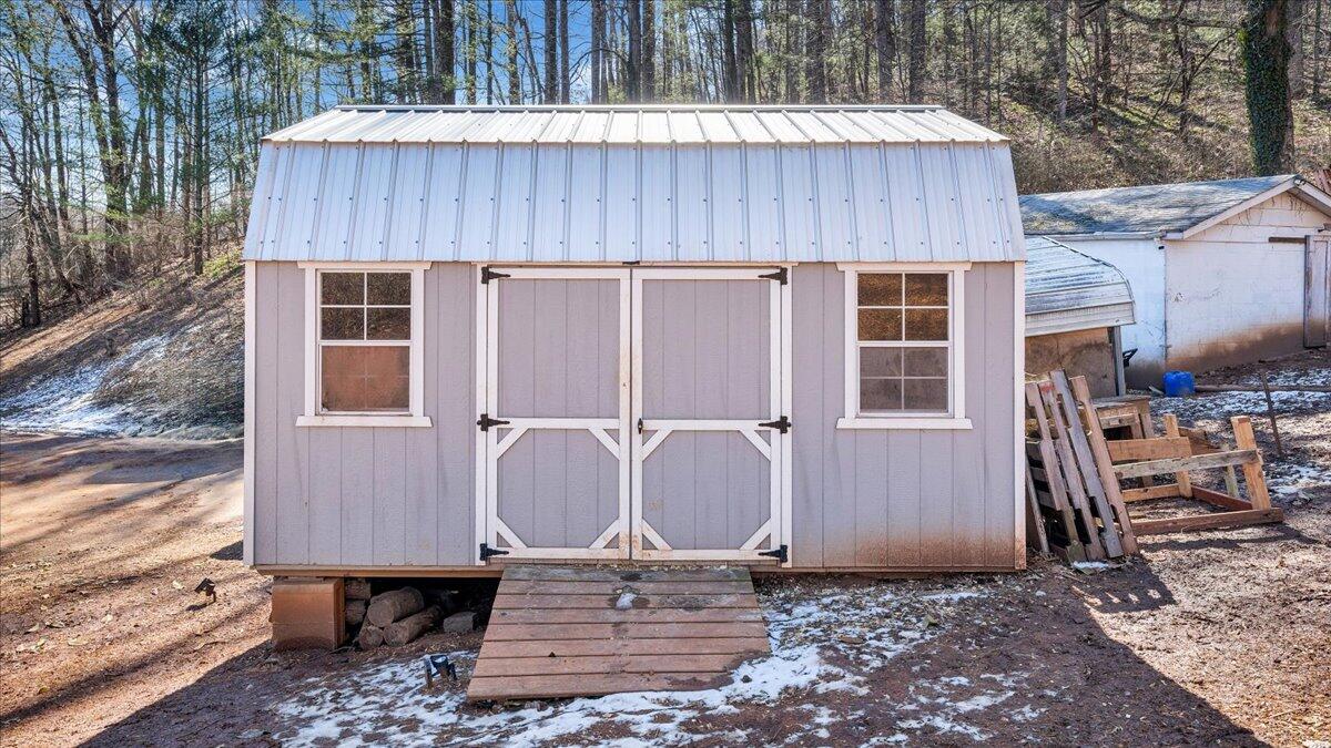 53 Angell LN