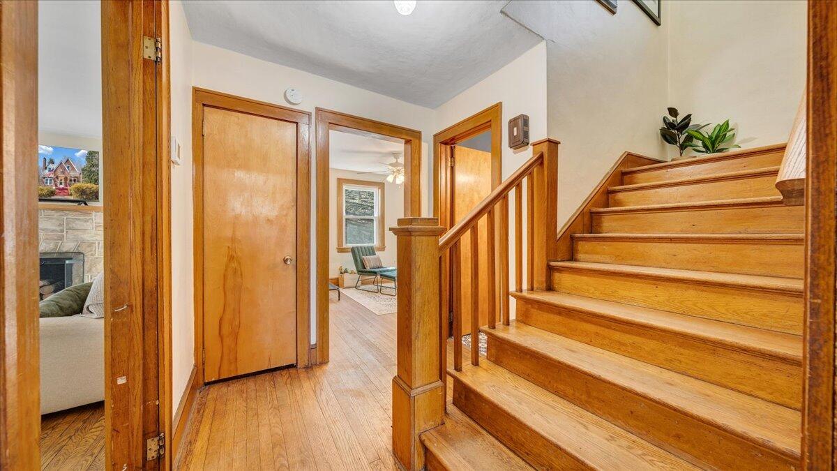 53 Angell LN