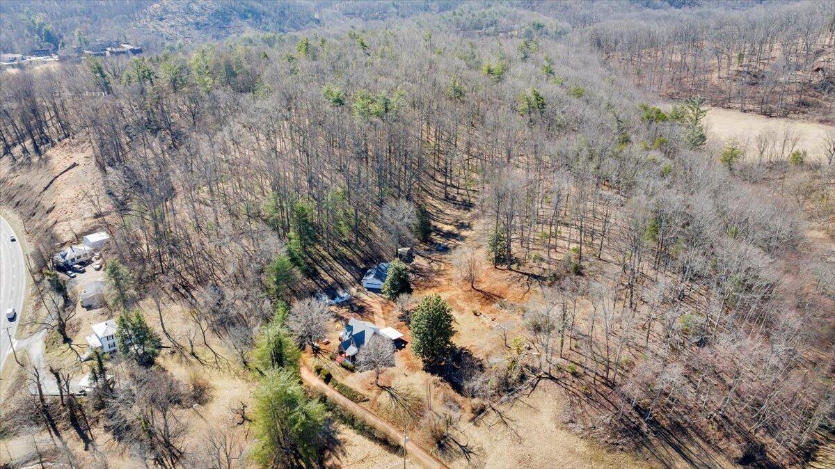 53 Angell LN