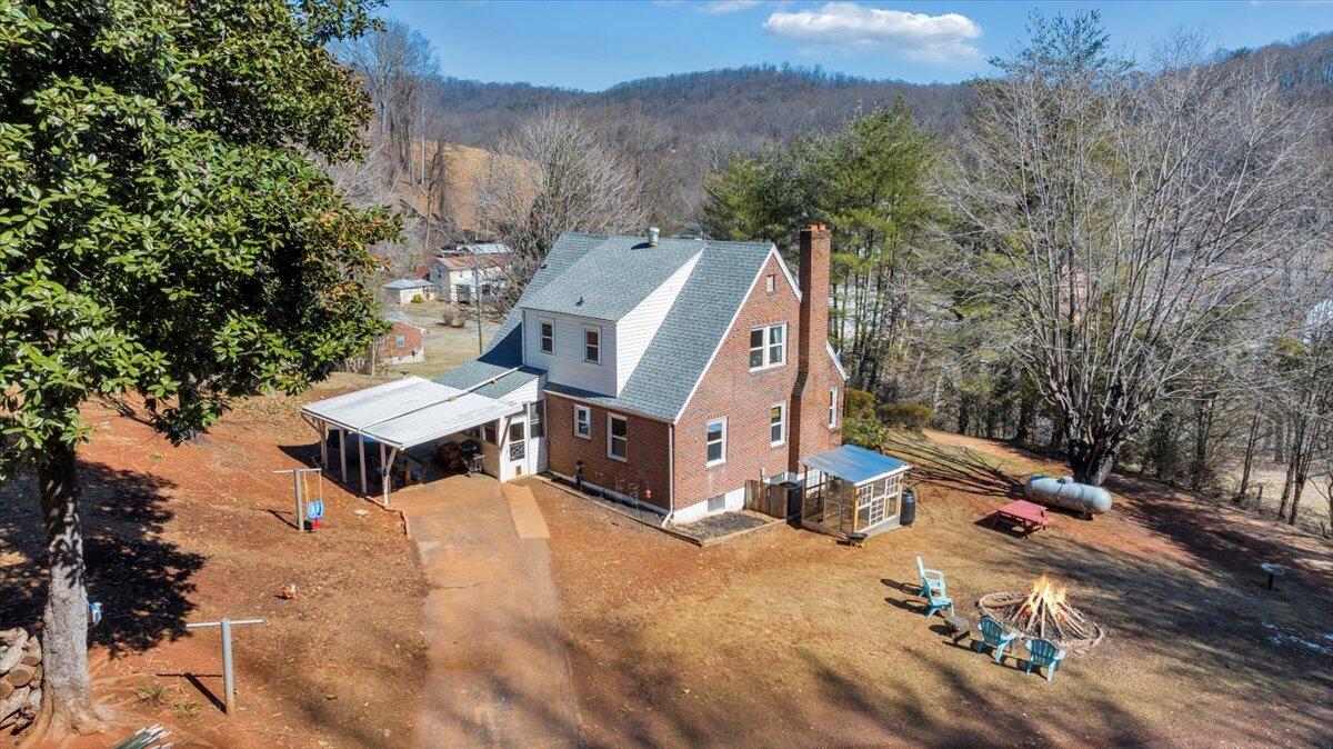 53 Angell LN