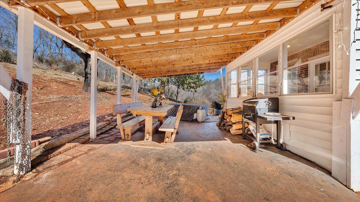 53 Angell LN