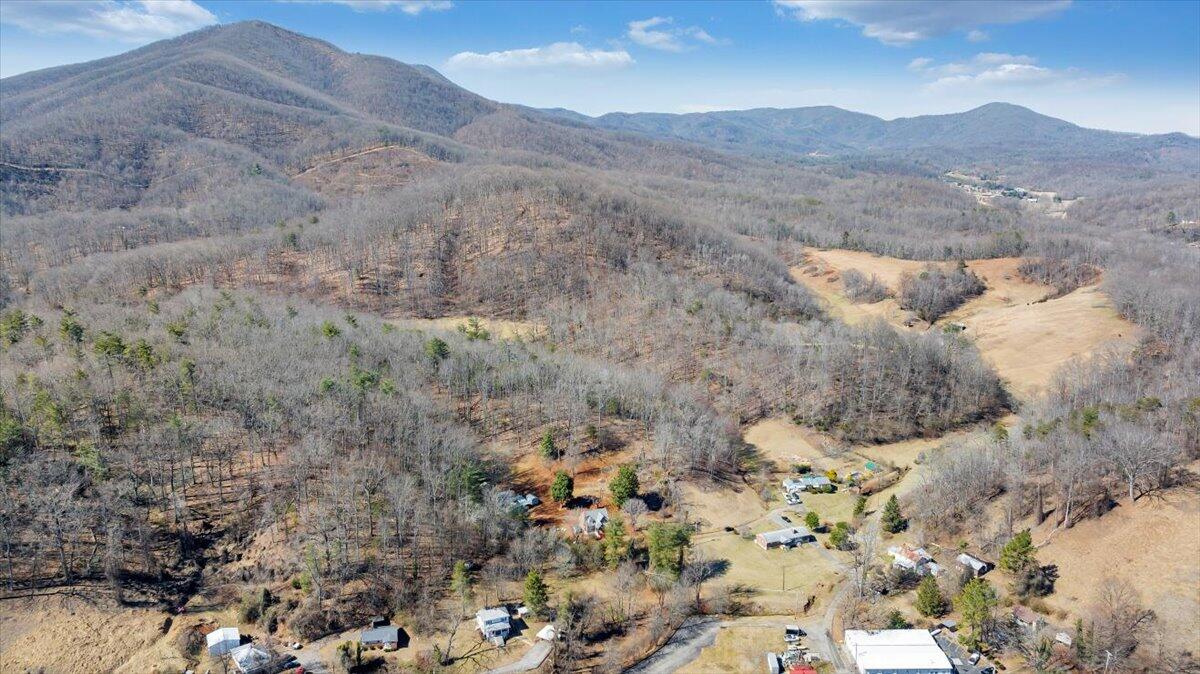 53 Angell LN