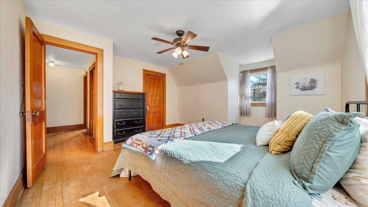 53 Angell LN
