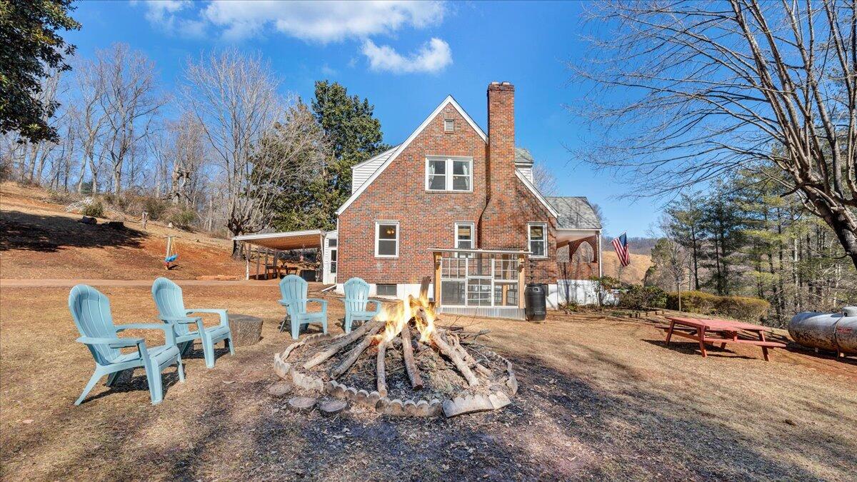 53 Angell LN