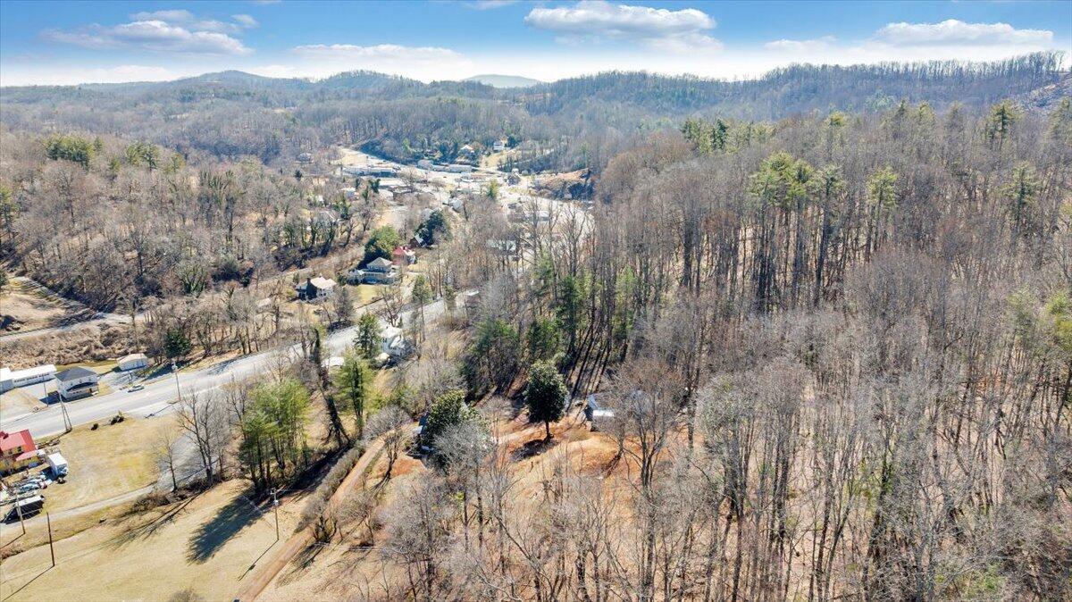 53 Angell LN