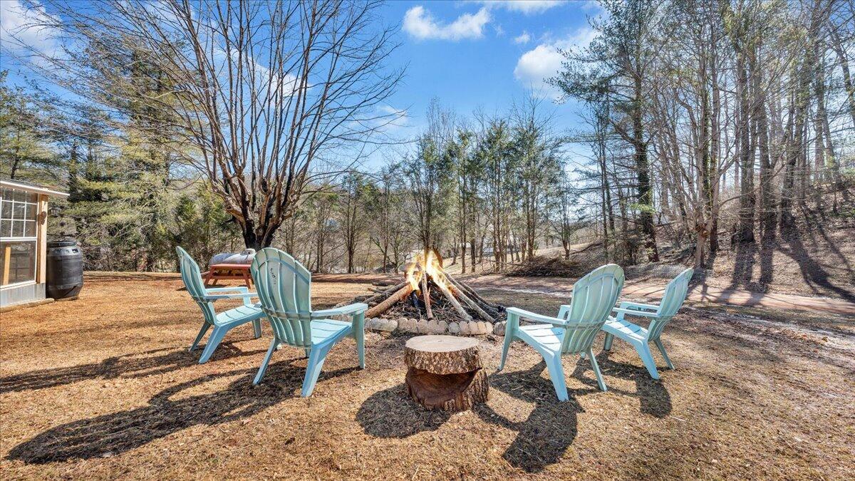 53 Angell LN