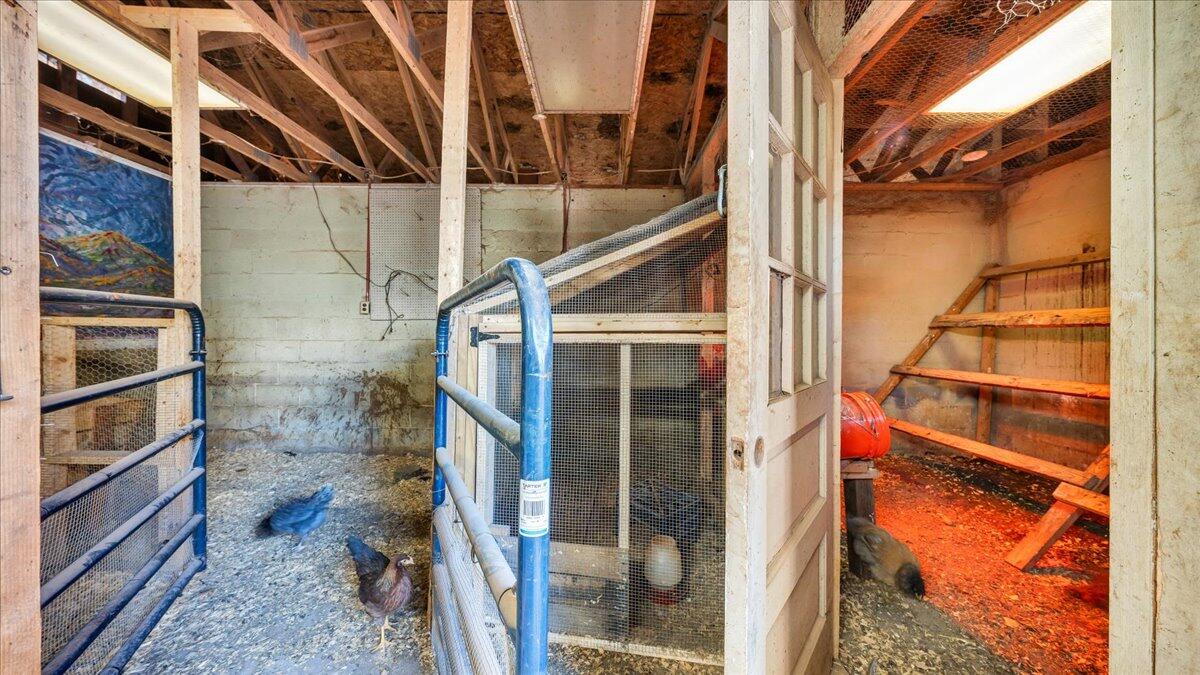 53 Angell LN