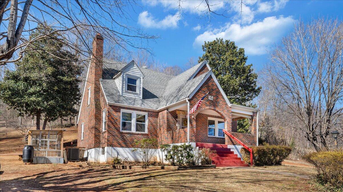 53 Angell LN