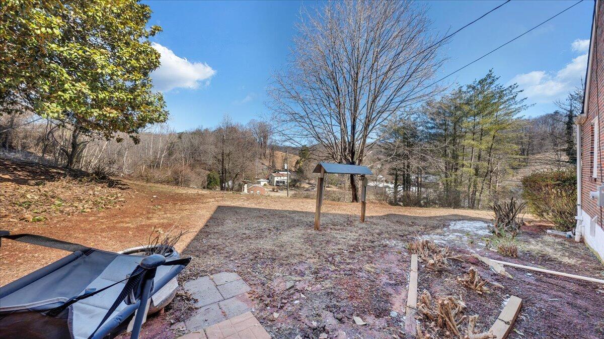 53 Angell LN