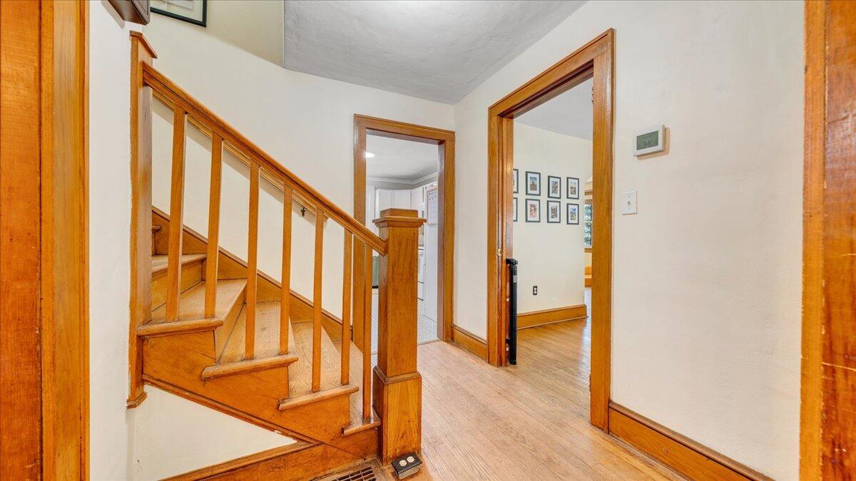 53 Angell LN