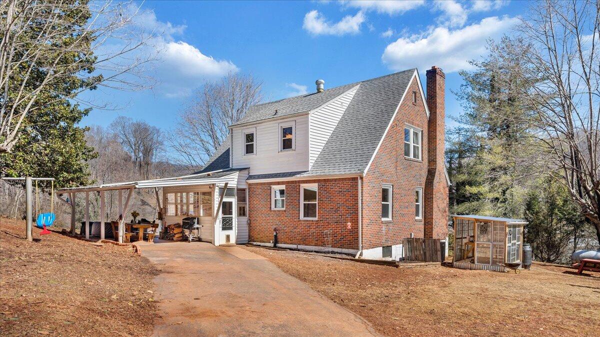 53 Angell LN