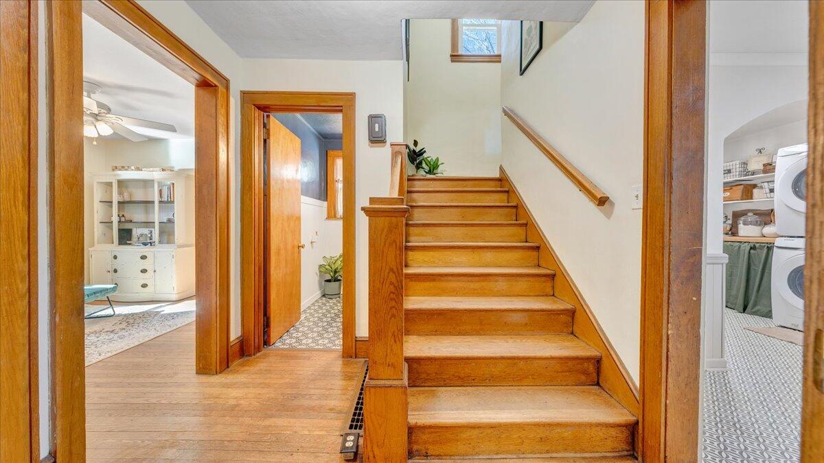 53 Angell LN