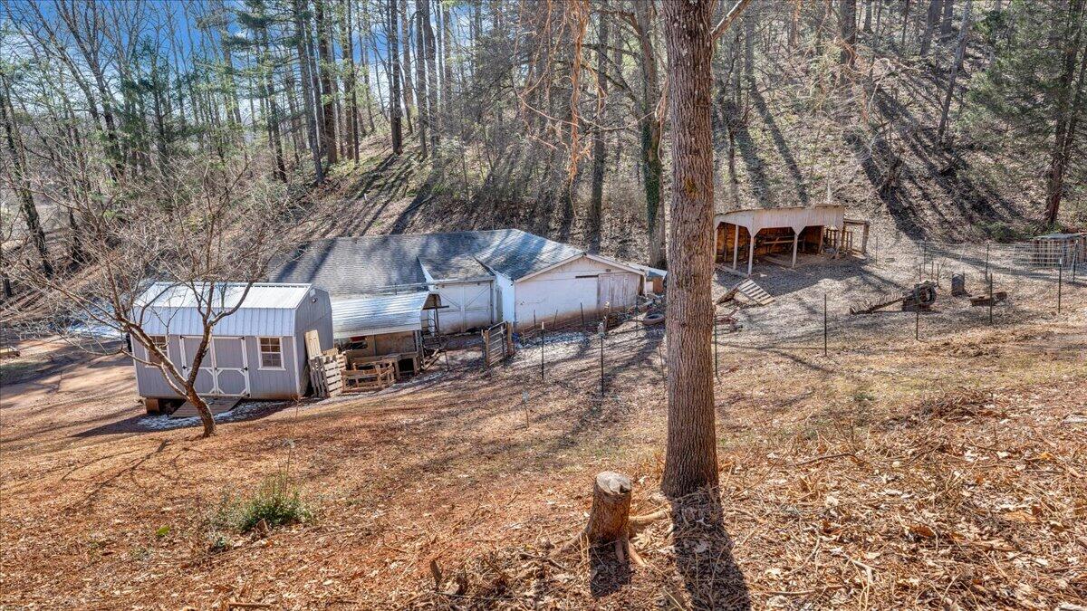 53 Angell LN