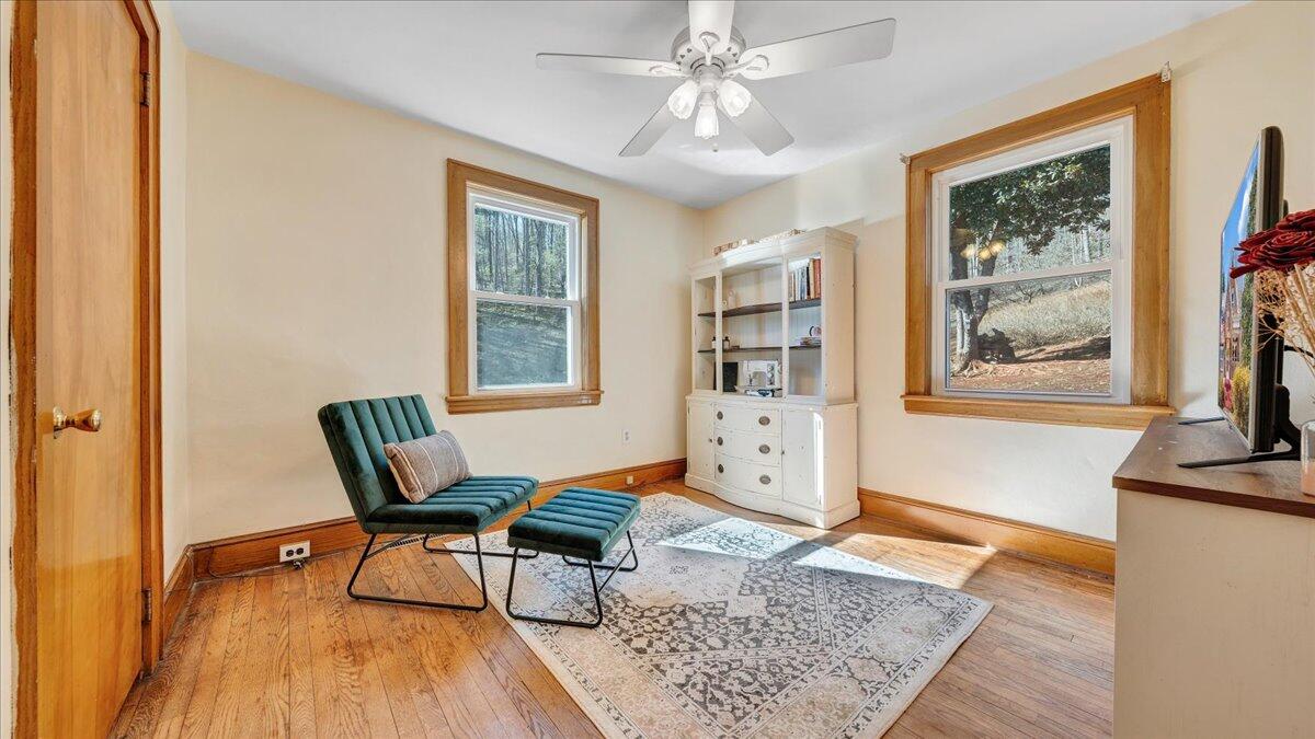 53 Angell LN
