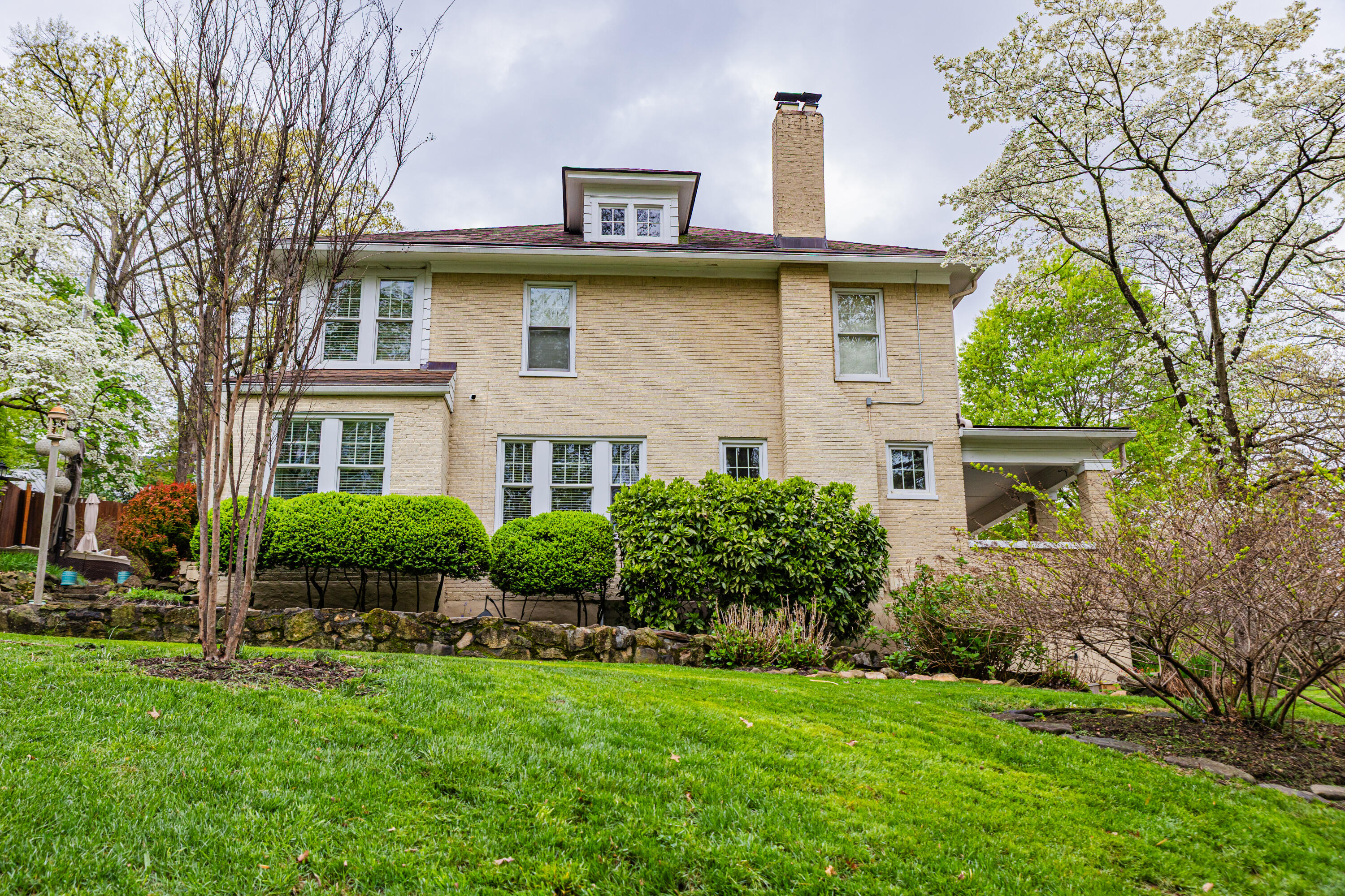 3002 Maywood RD SW