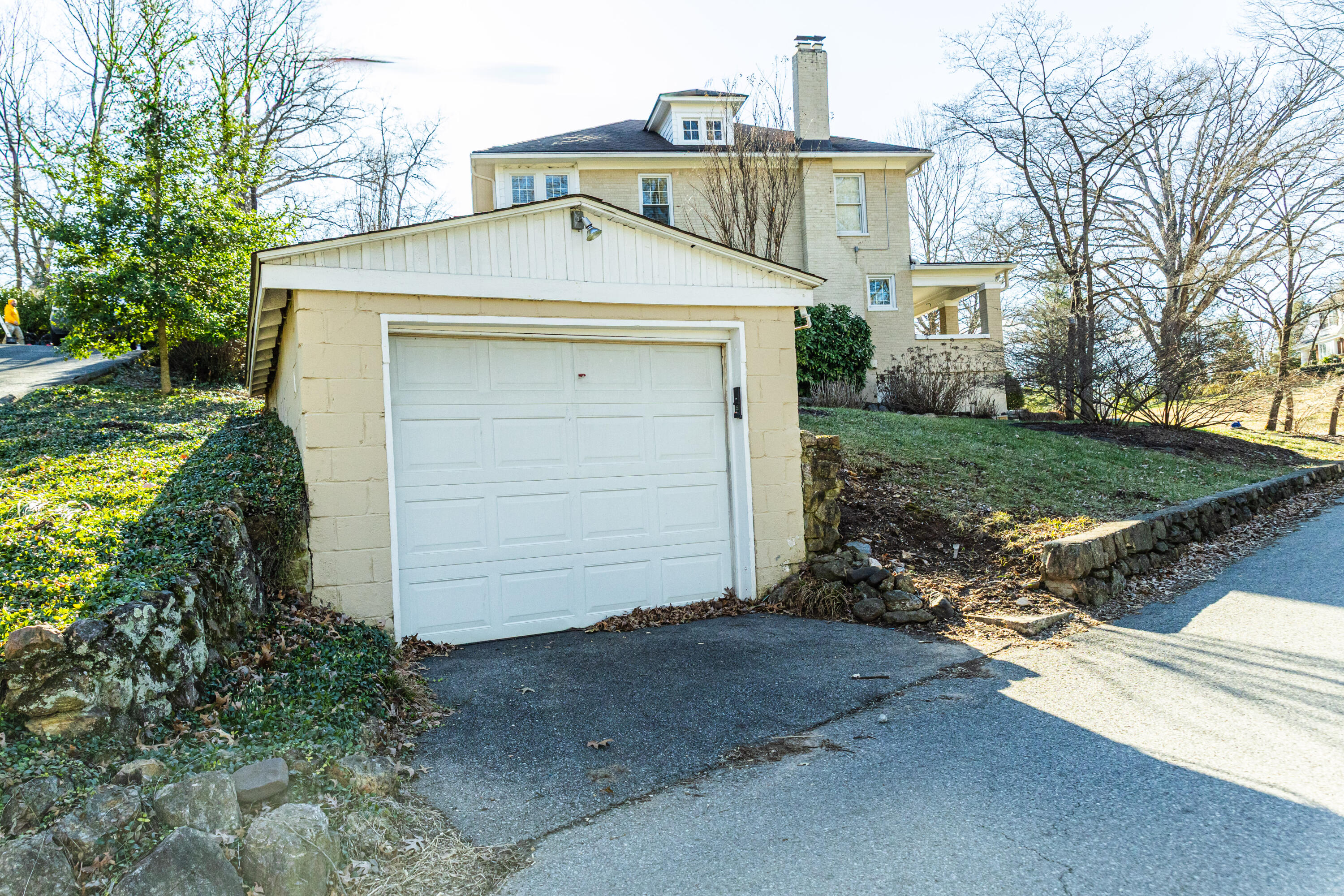 3002 Maywood RD SW