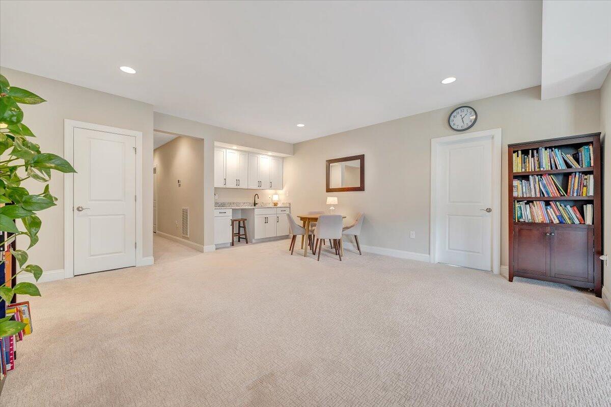 6996 Fairway Ridge RD