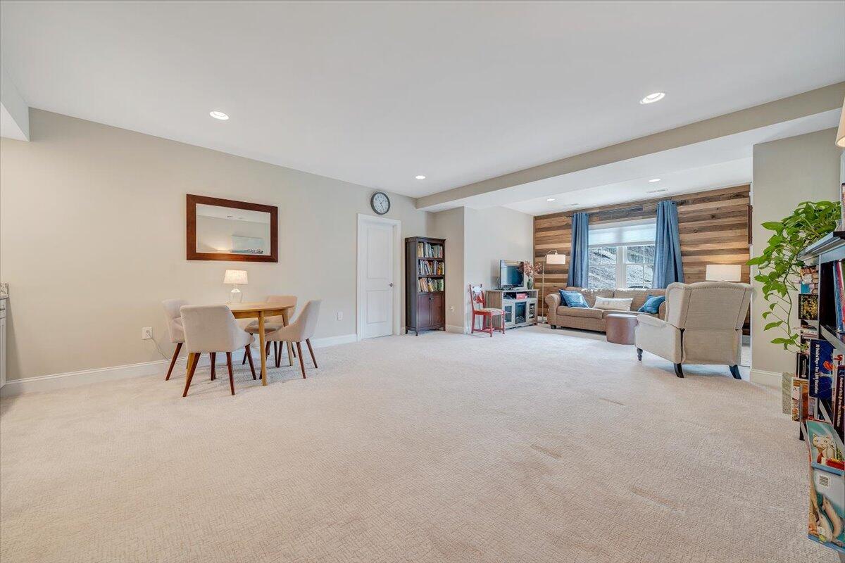 6996 Fairway Ridge RD