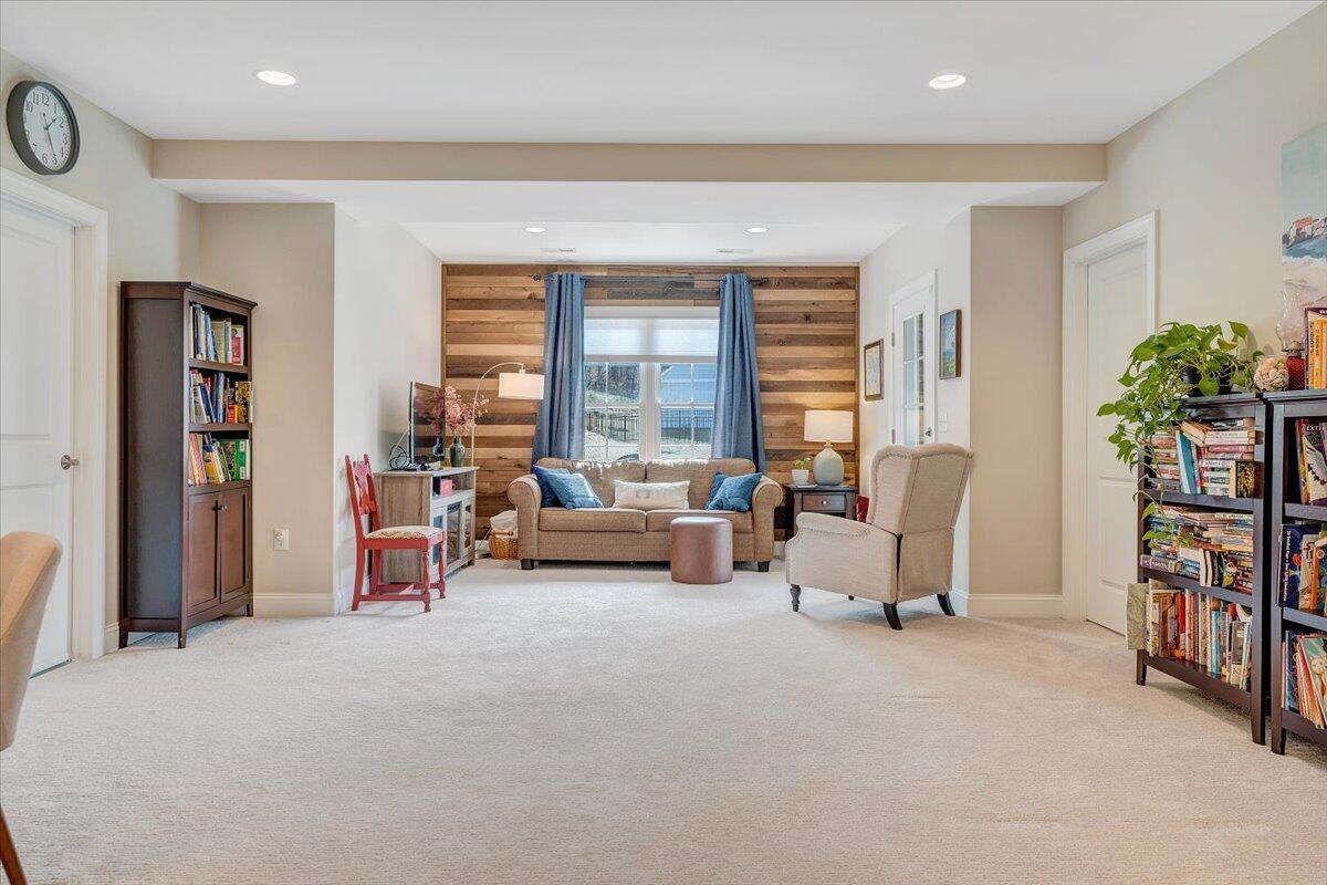 6996 Fairway Ridge RD