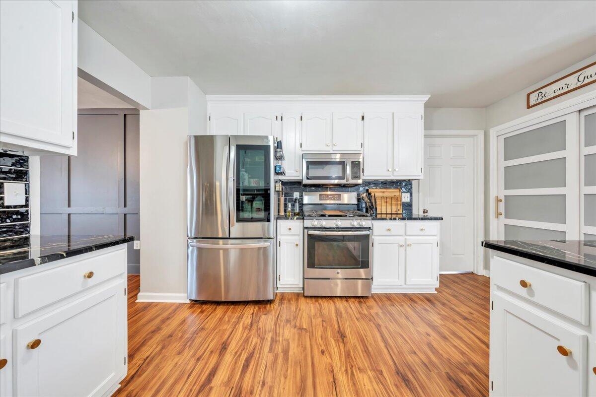 2400 Olde Salem DR