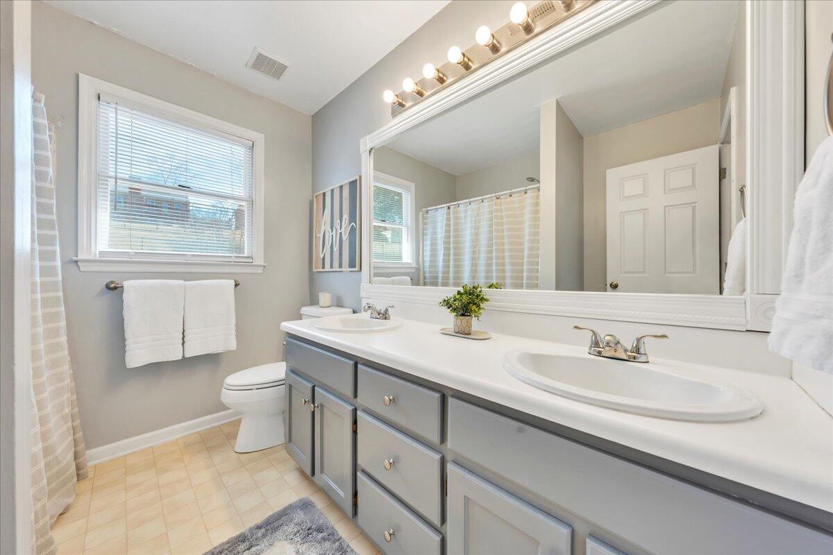 2400 Olde Salem DR