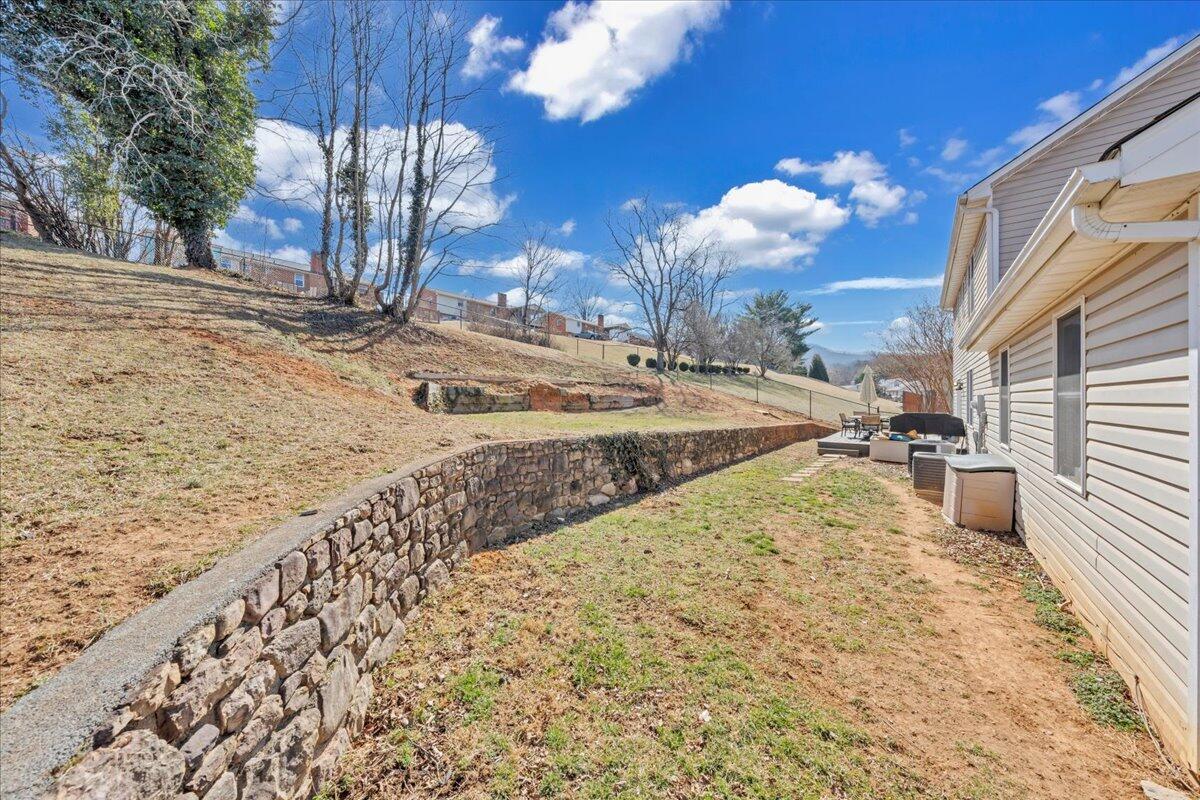 2400 Olde Salem DR