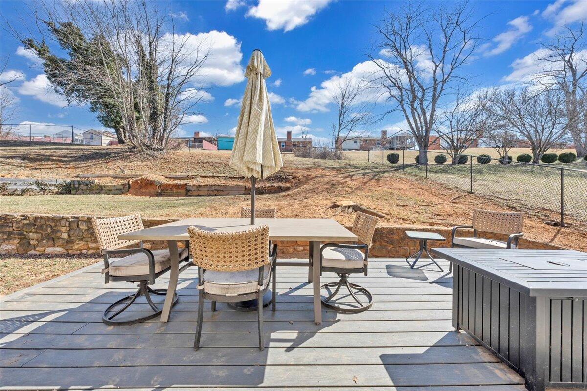 2400 Olde Salem DR