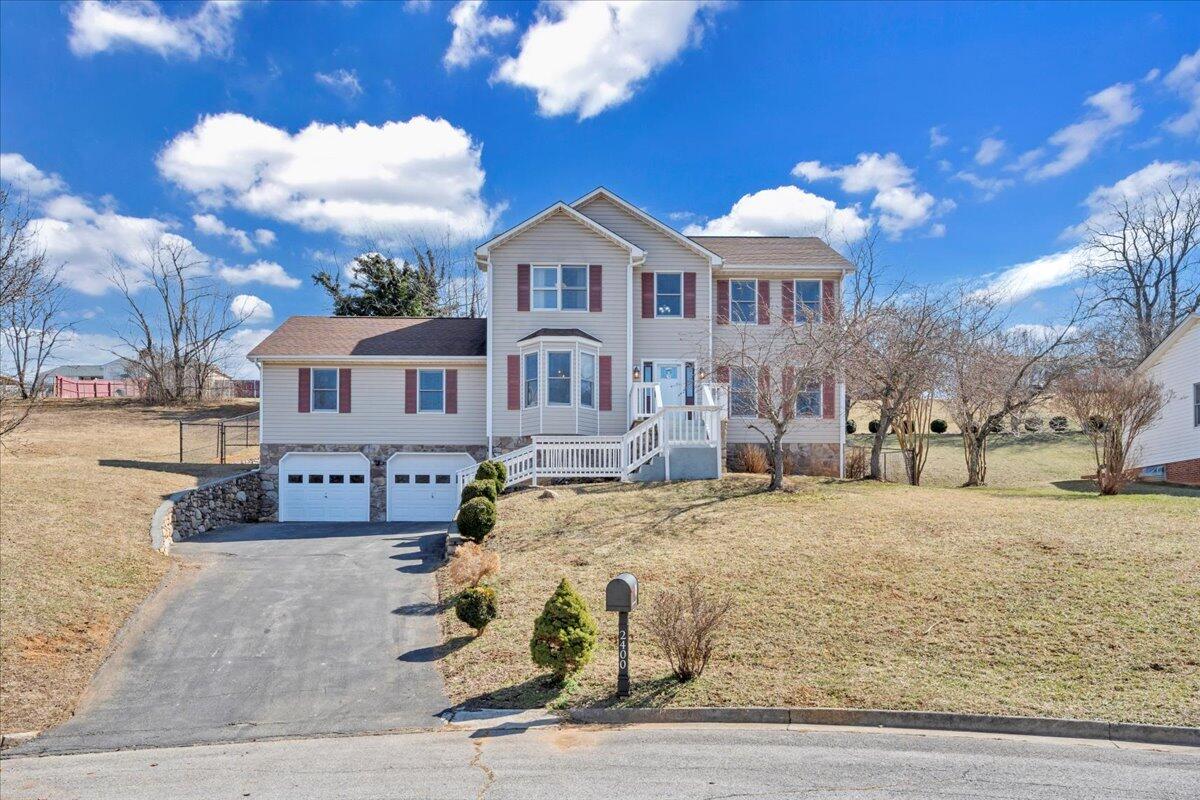 2400 Olde Salem DR