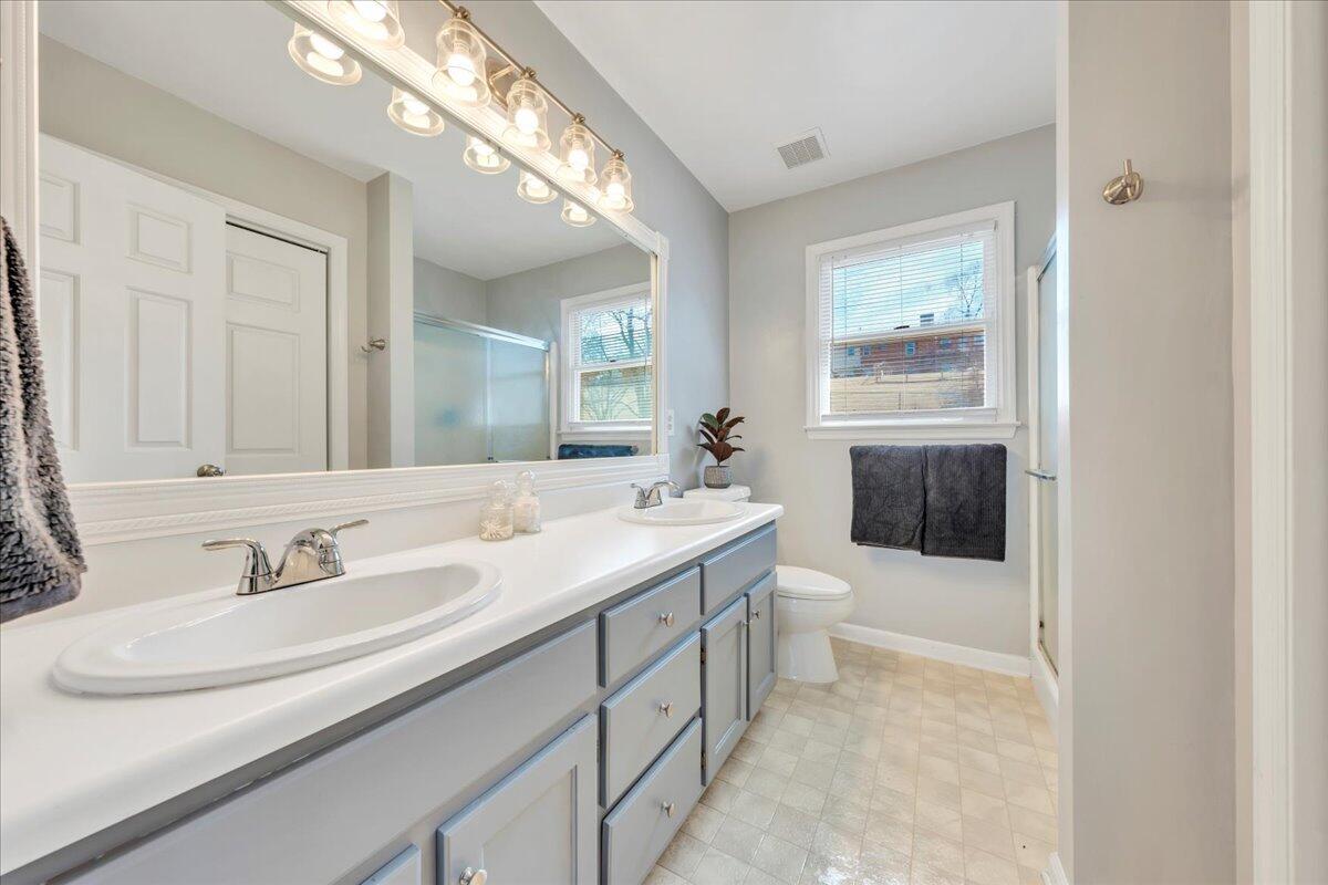 2400 Olde Salem DR