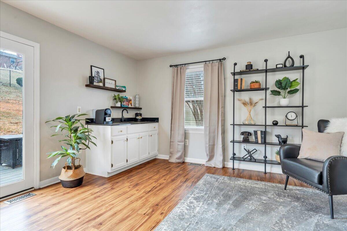 2400 Olde Salem DR