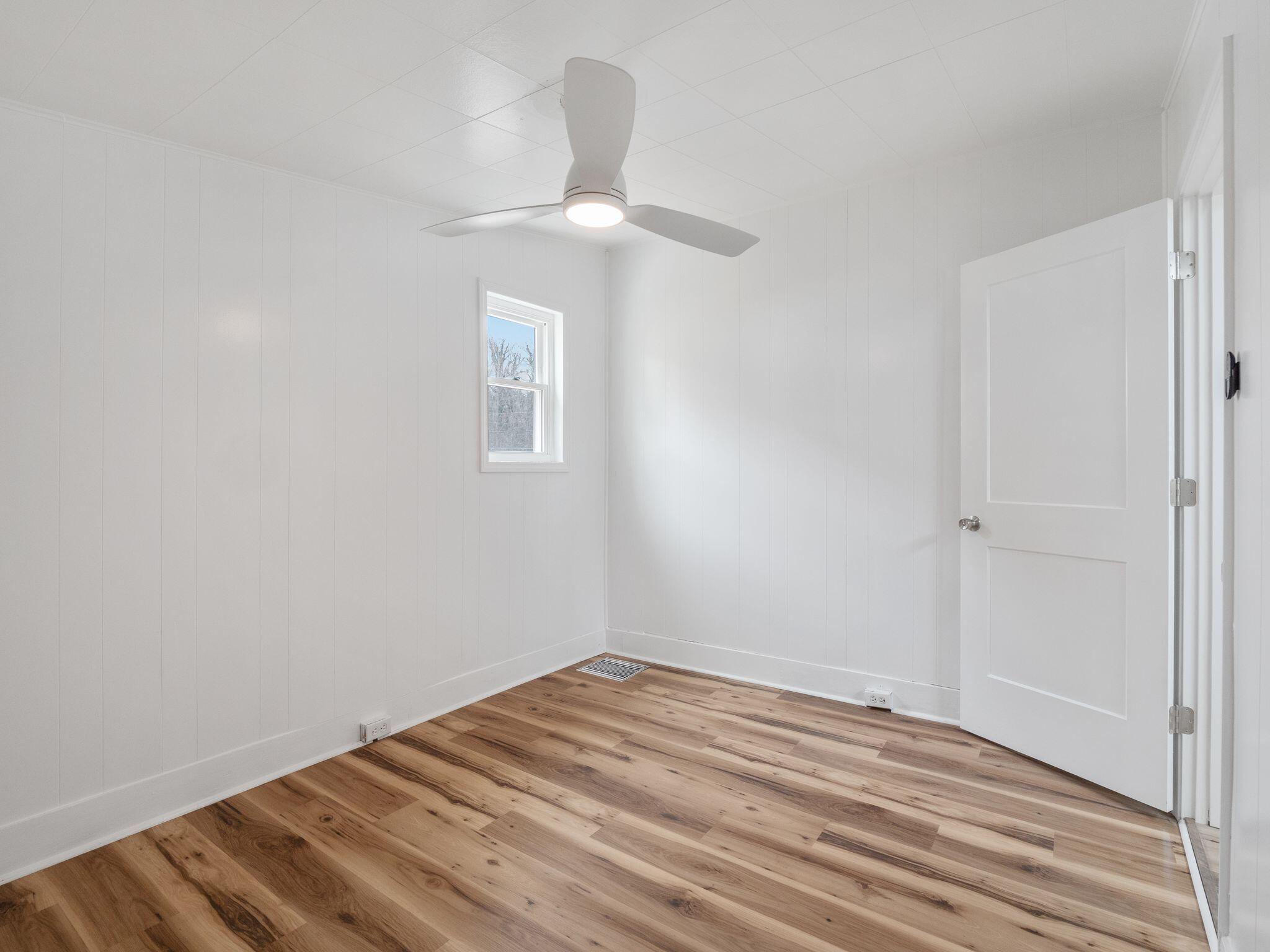 454 Tinker AVE
