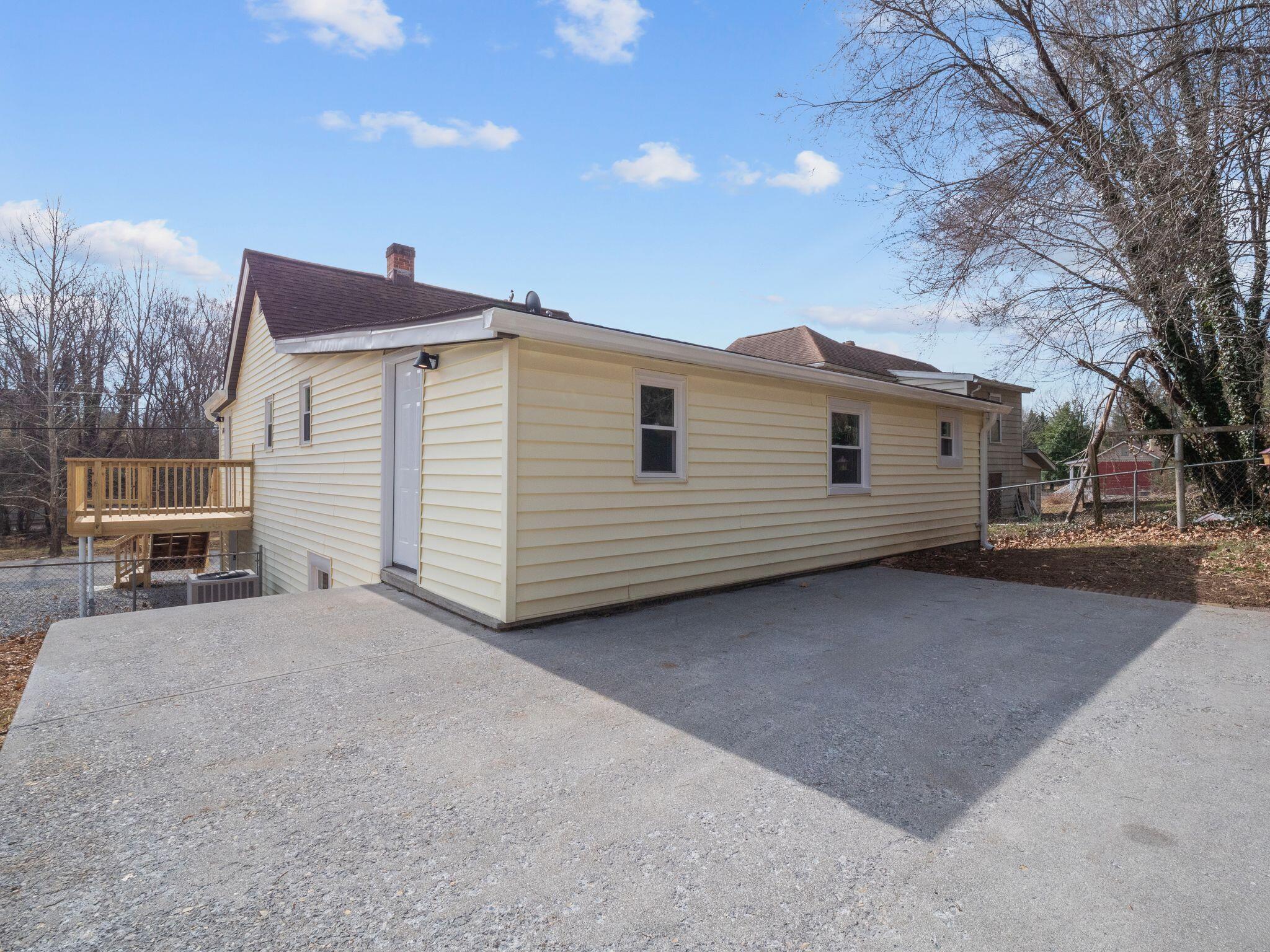 454 Tinker AVE