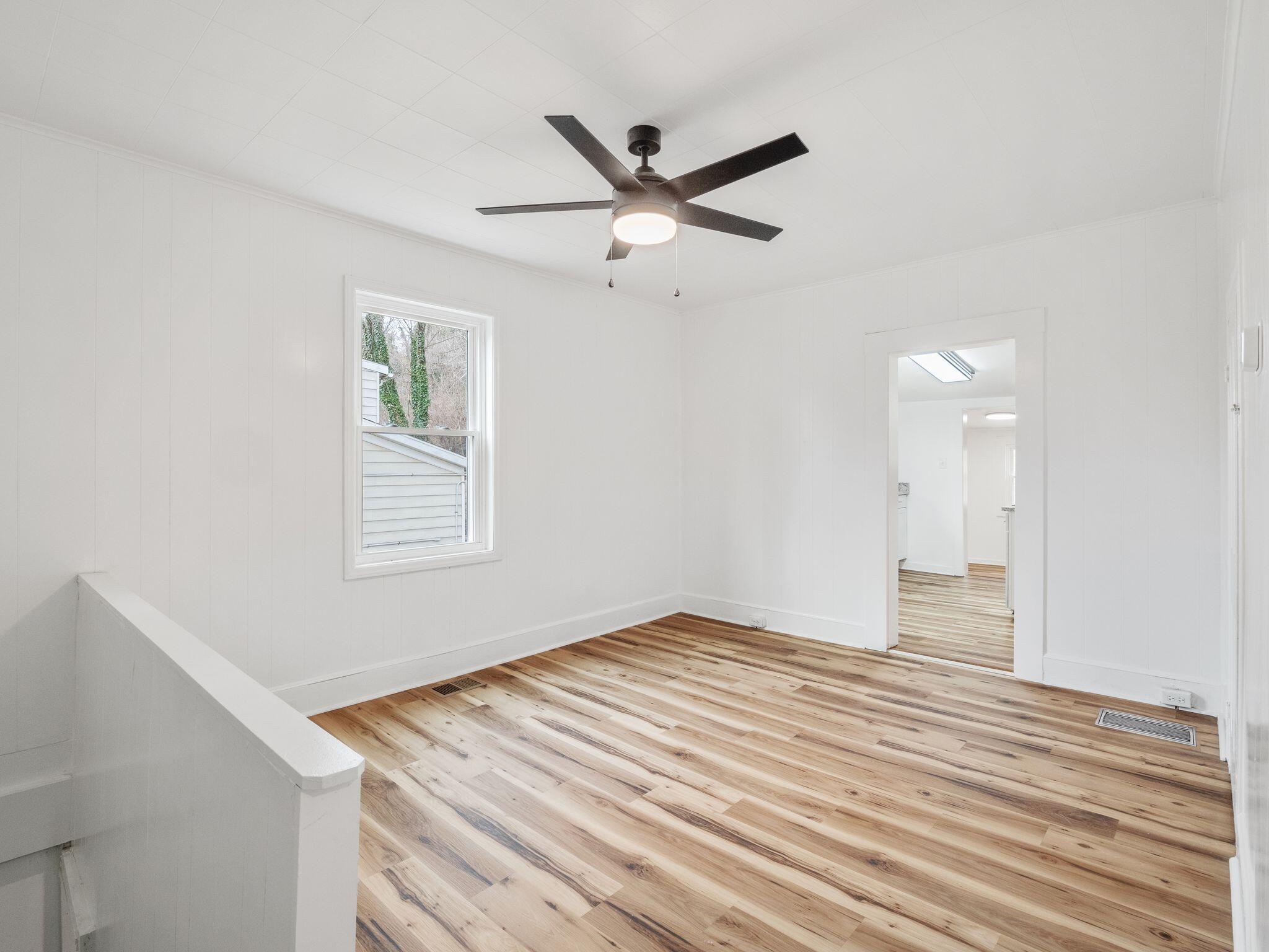 454 Tinker AVE