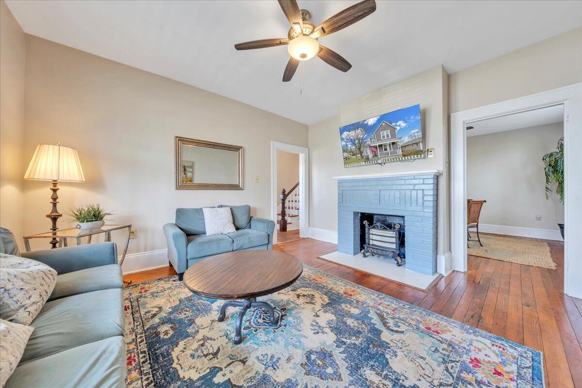 902 Piedmont AVE