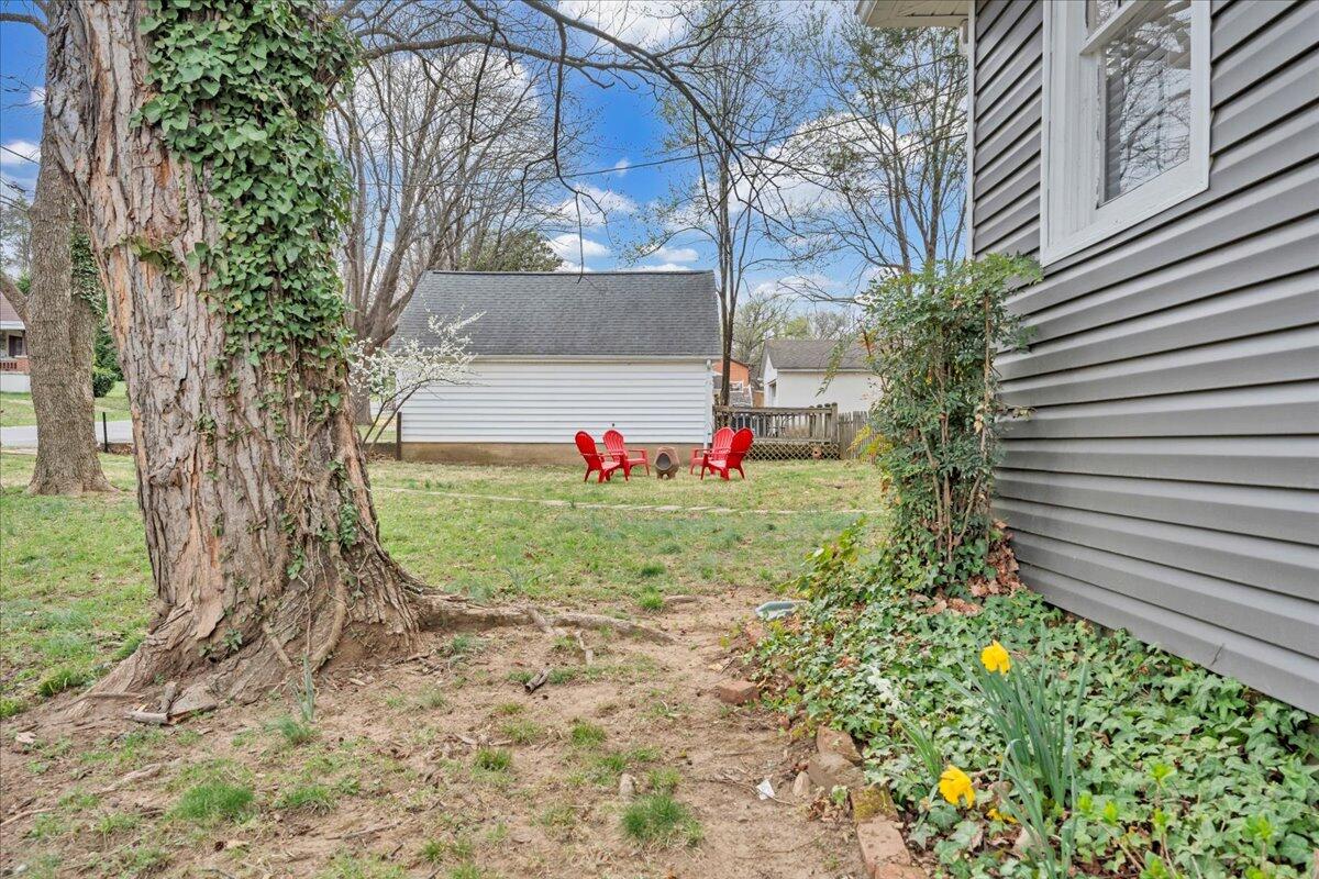 902 Piedmont AVE