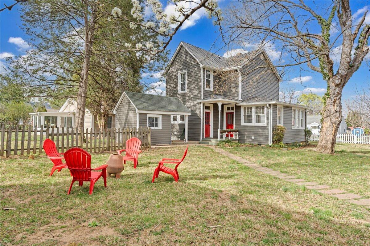 902 Piedmont AVE