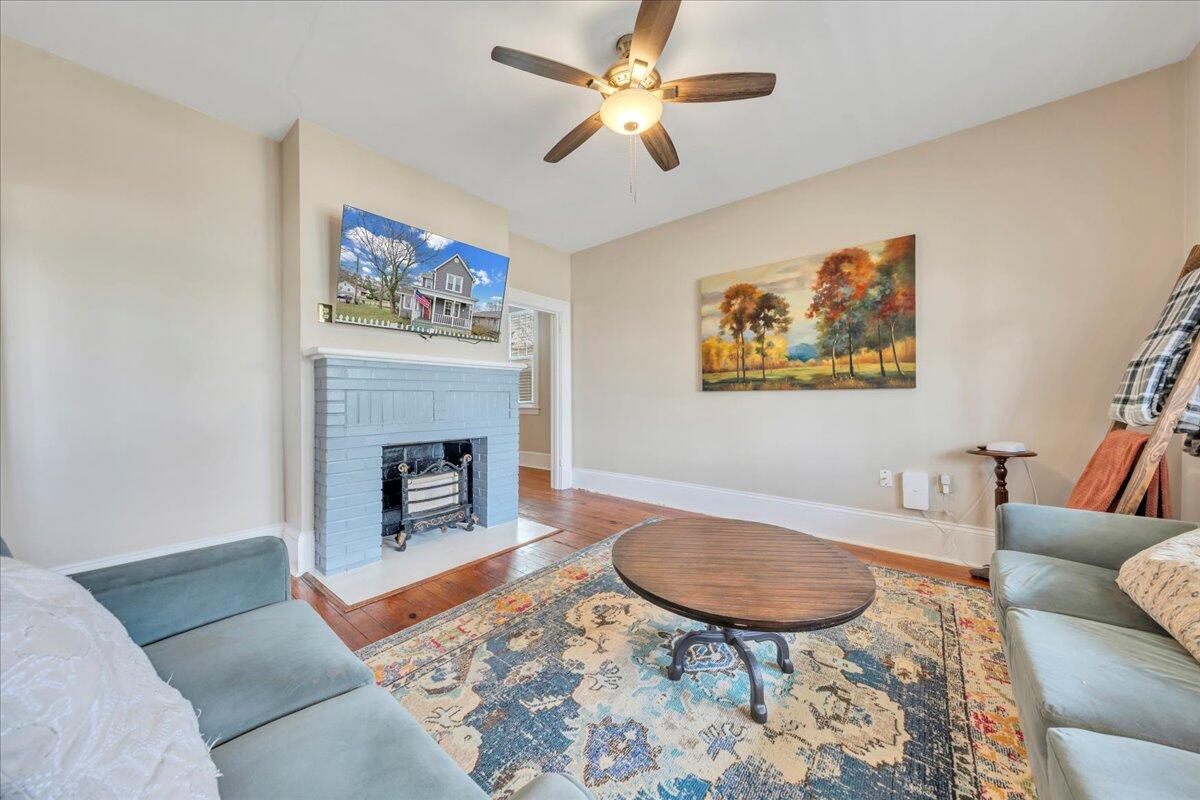 902 Piedmont AVE