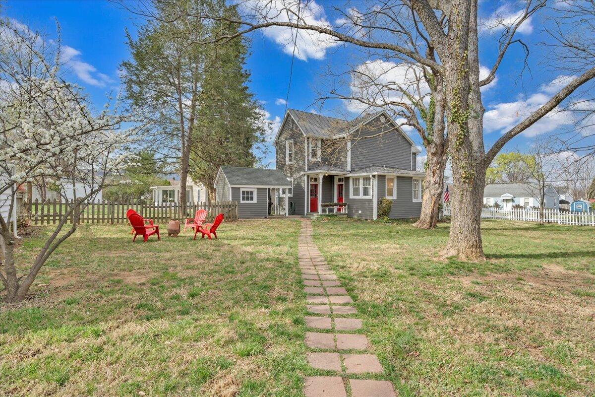 902 Piedmont AVE